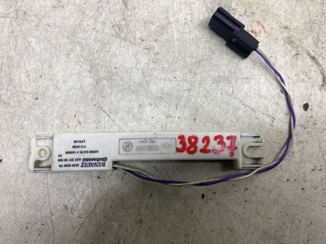 bontott RENAULT MEGANE III Antenna Erősítő