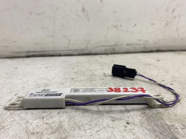 bontott RENAULT MEGANE III Antenna Erősítő