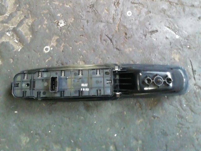 bontott RENAULT MEGANE III Bal első Ablakemelő Kapcsoló