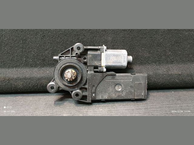 bontott RENAULT MEGANE III Bal első Ablakemelő Motor