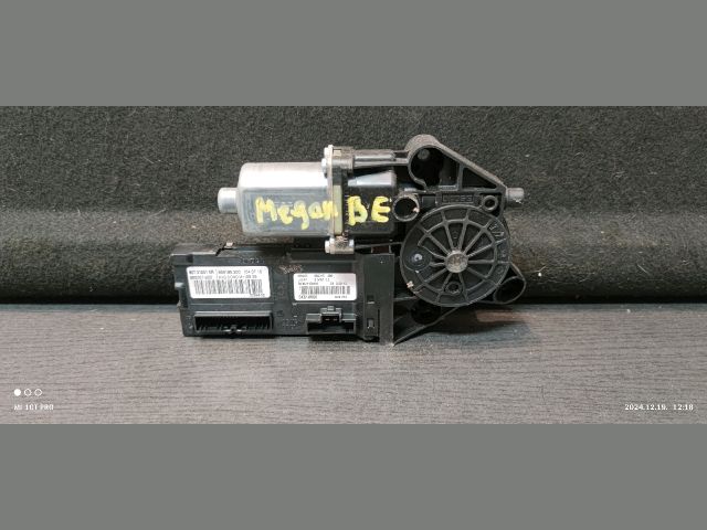 bontott RENAULT MEGANE III Bal első Ablakemelő Motor