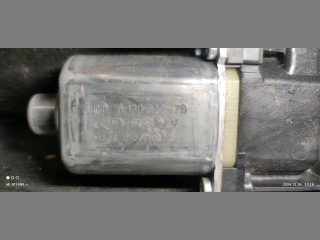 bontott RENAULT MEGANE III Bal első Ablakemelő Motor