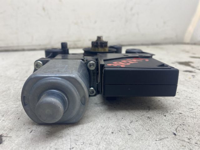 bontott RENAULT MEGANE III Bal első Ablakemelő Motor