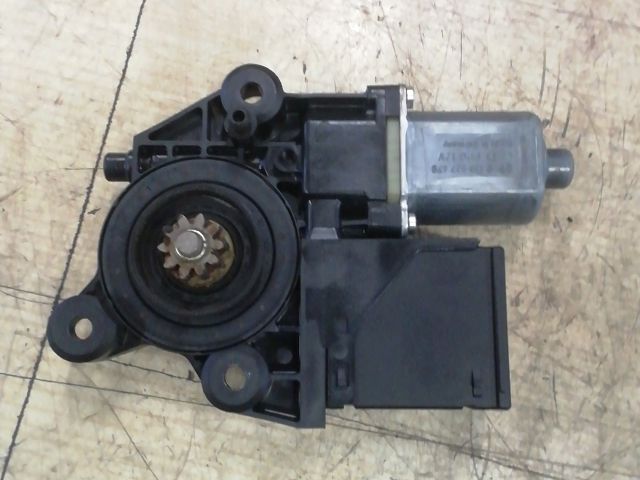 bontott RENAULT MEGANE III Bal első Ablakemelő Motor