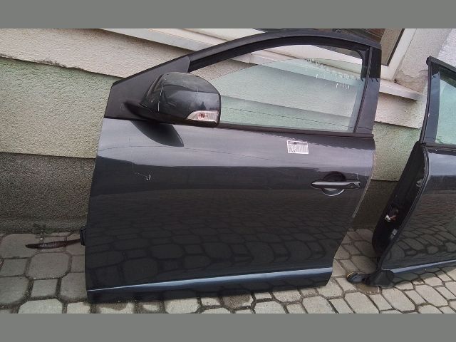 bontott RENAULT MEGANE III Bal első Ajtó (Részeivel)