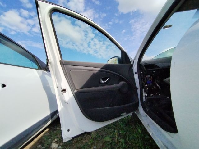 bontott RENAULT MEGANE III Bal első Ajtó (Üres lemez)