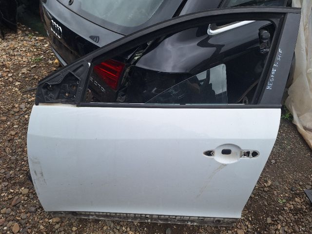 bontott RENAULT MEGANE III Bal első Ajtó (Üres lemez)