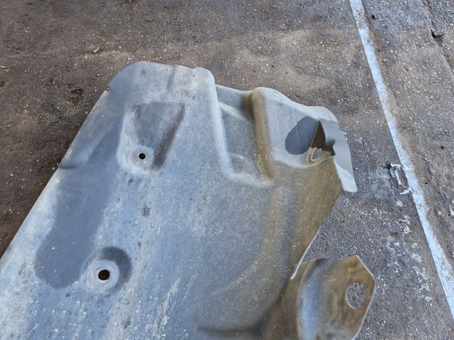 bontott RENAULT MEGANE III Bal első Hátsó Dobbetét (Kerékjárati, Műanyag)