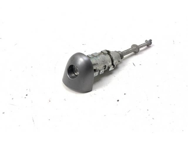 bontott RENAULT MEGANE III Bal első Zárbetét