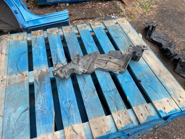 bontott RENAULT MEGANE III Bal Fényszóró Tartó