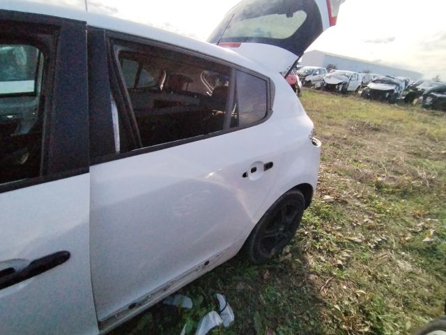 bontott RENAULT MEGANE III Bal hátsó Ajtó (Üres lemez)