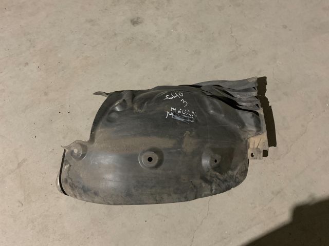 bontott RENAULT MEGANE III Bal hátsó Hátsó Dobbetét (Kerékjárati, Műanyag)