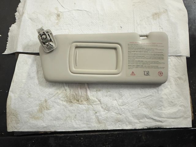 bontott RENAULT MEGANE III Bal Napellenző