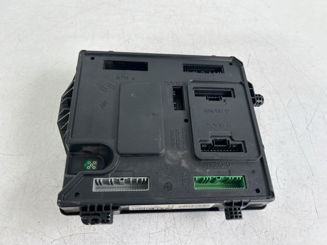 bontott RENAULT MEGANE III Biztosítéktábla Utastér