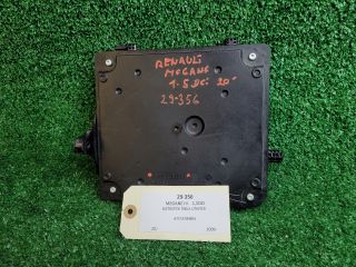 bontott RENAULT MEGANE III Biztosítéktábla Utastér