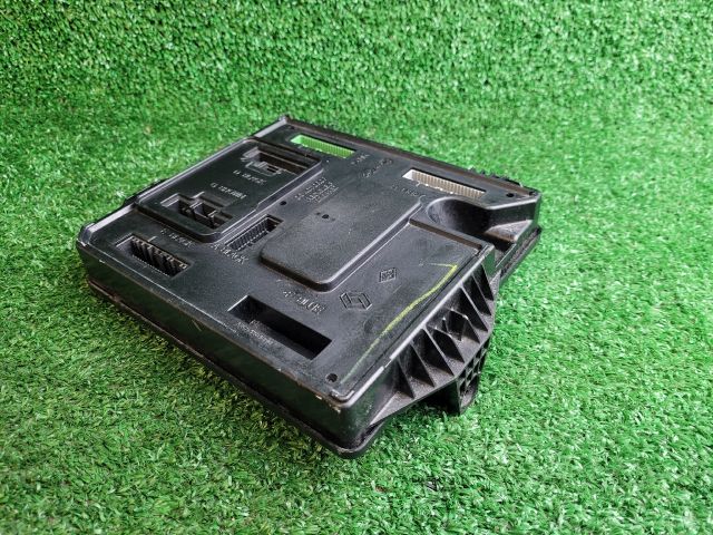 bontott RENAULT MEGANE III Biztosítéktábla Utastér