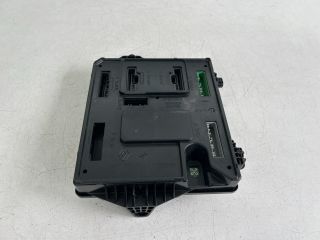 bontott RENAULT MEGANE III Biztosítéktábla Utastér