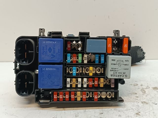 bontott RENAULT MEGANE III Biztosítéktábla Utastér