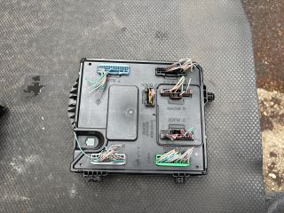 bontott RENAULT MEGANE III Biztosítéktábla Utastér