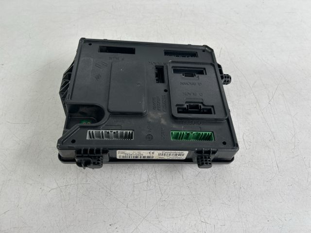 bontott RENAULT MEGANE III Biztosítéktábla Utastér