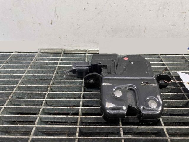 bontott RENAULT MEGANE III Csomagtérajtó Ütköző