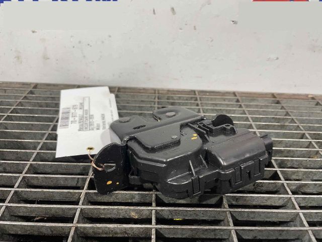 bontott RENAULT MEGANE III Csomagtérajtó Ütköző