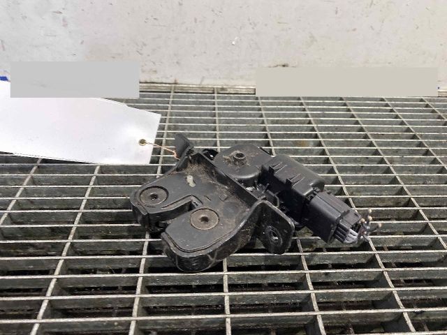 bontott RENAULT MEGANE III Csomagtérajtó Ütköző