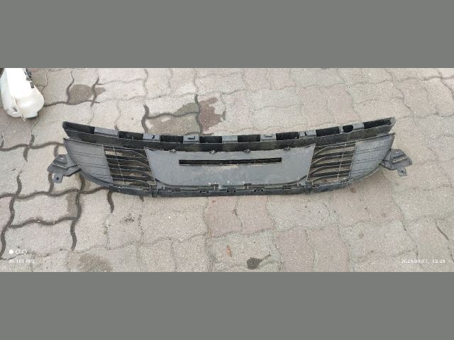 bontott RENAULT MEGANE III Első Lökhárító Alsó Középső Díszrács