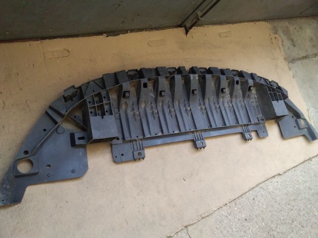 bontott RENAULT MEGANE III Első Lökhárító Alsó (Műanyag)