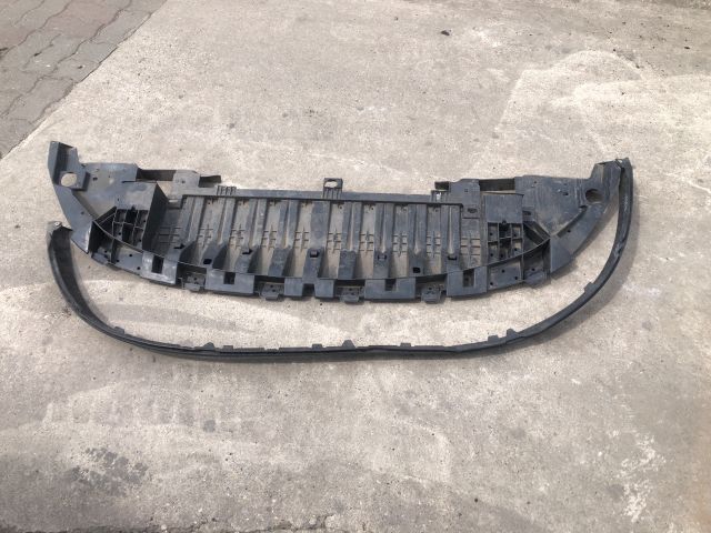 bontott RENAULT MEGANE III Első Lökhárító Alsó (Műanyag)