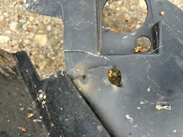 bontott RENAULT MEGANE III Első Lökhárító Alsó (Műanyag)