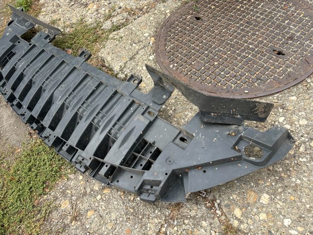 bontott RENAULT MEGANE III Első Lökhárító Alsó (Műanyag)