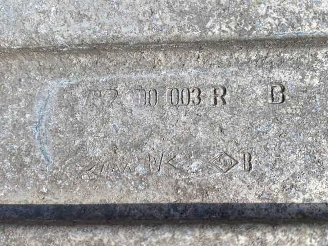 bontott RENAULT MEGANE III Első Lökhárító Merevítő (Fém)