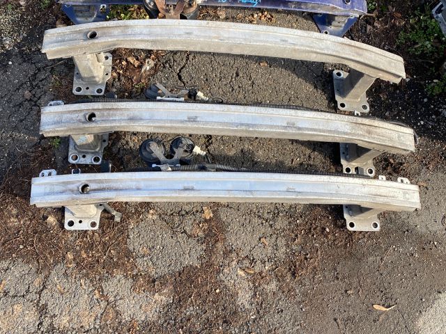 bontott RENAULT MEGANE III Első Lökhárító Merevítő (Fém)