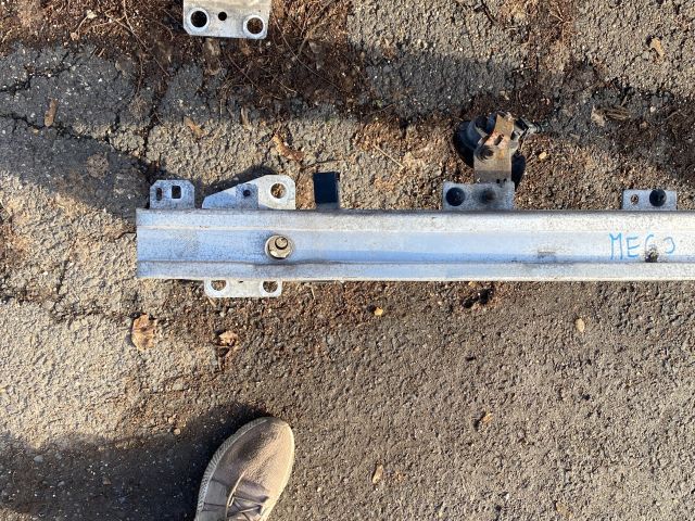 bontott RENAULT MEGANE III Első Lökhárító Merevítő (Fém)