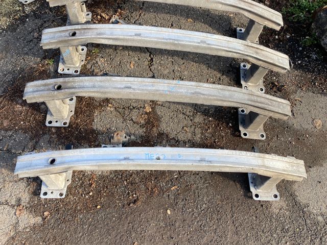 bontott RENAULT MEGANE III Első Lökhárító Merevítő (Fém)