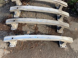 bontott RENAULT MEGANE III Első Lökhárító Merevítő (Fém)