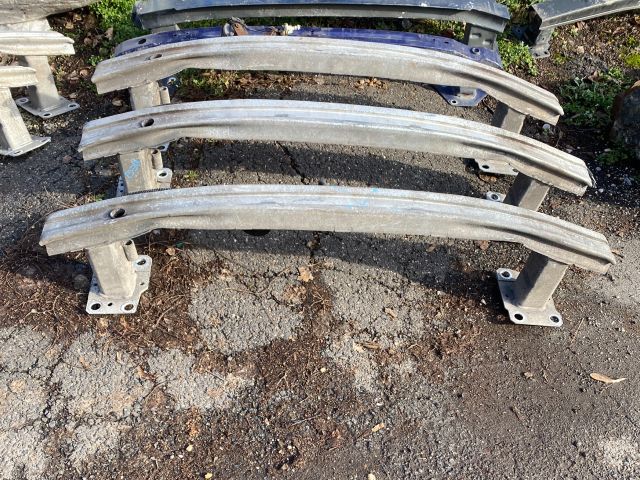 bontott RENAULT MEGANE III Első Lökhárító Merevítő (Fém)