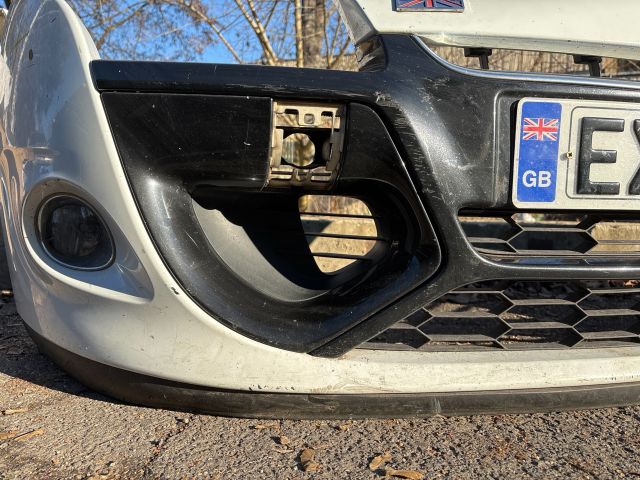 bontott RENAULT MEGANE III Első Lökhárító (Részeivel)