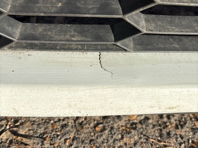 bontott RENAULT MEGANE III Első Lökhárító (Részeivel)