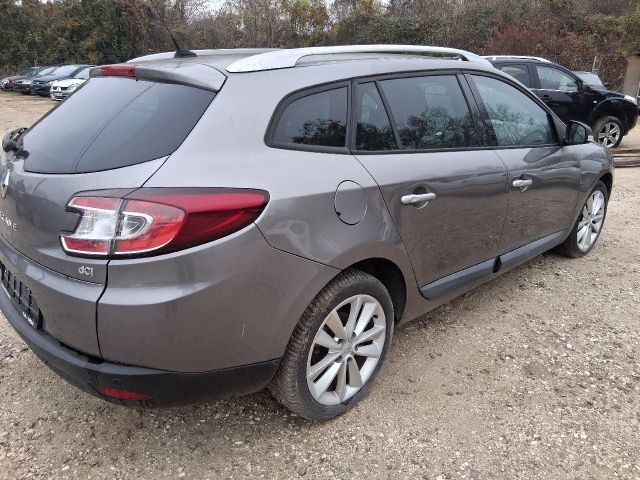 bontott RENAULT MEGANE III Hátsó Lökhárító (Üresen)