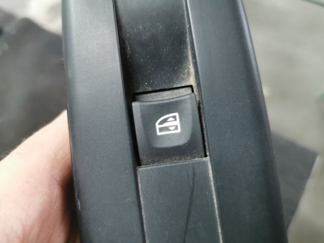 bontott RENAULT MEGANE III Jobb első Ablakemelő Kapcsoló