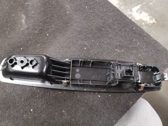 bontott RENAULT MEGANE III Jobb első Ablakemelő Kapcsoló