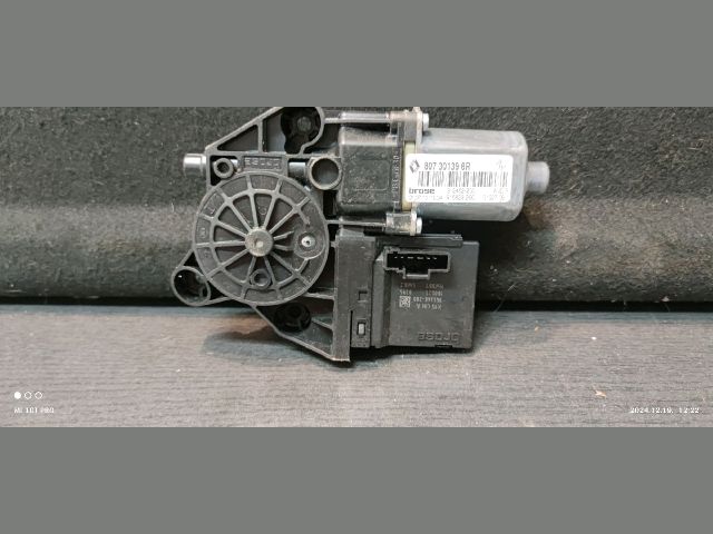 bontott RENAULT MEGANE III Jobb első Ablakemelő Motor