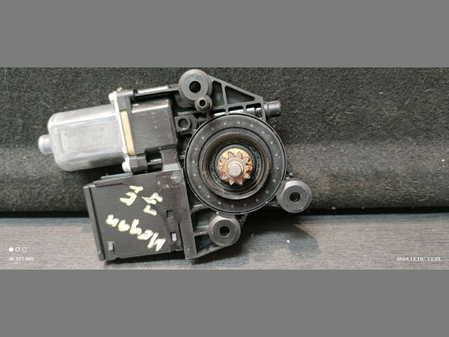 bontott RENAULT MEGANE III Jobb első Ablakemelő Motor