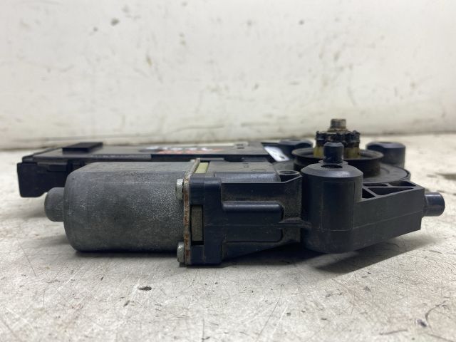 bontott RENAULT MEGANE III Jobb első Ablakemelő Motor