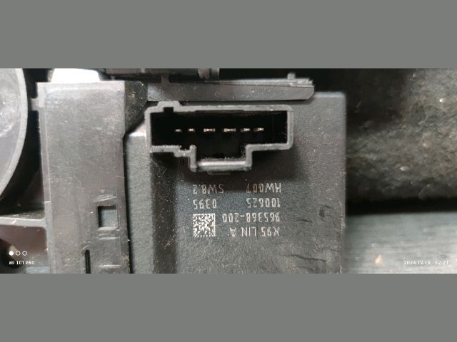 bontott RENAULT MEGANE III Jobb első Ablakemelő Motor