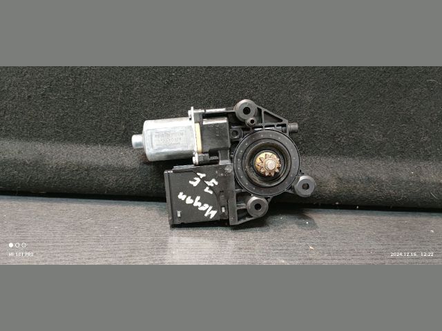 bontott RENAULT MEGANE III Jobb első Ablakemelő Motor