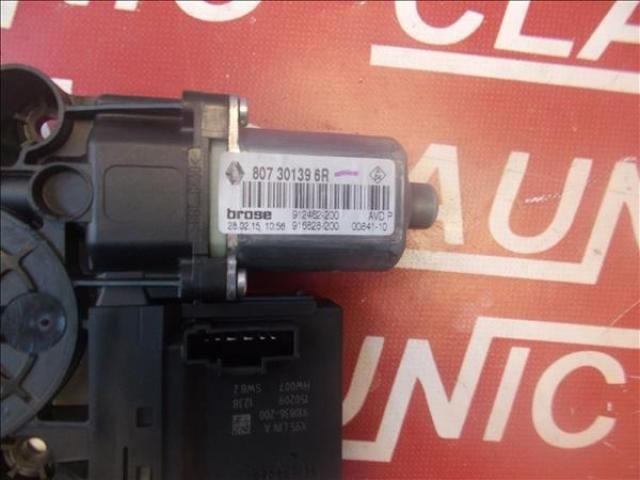 bontott RENAULT MEGANE III Jobb első Ablakemelő Motor