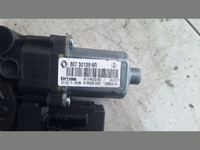 bontott RENAULT MEGANE III Jobb első Ablakemelő Motor